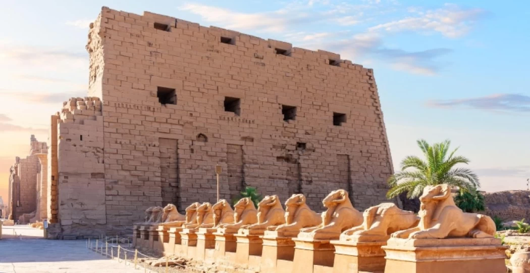 grande avenue des sphinx | route des béliers luxor